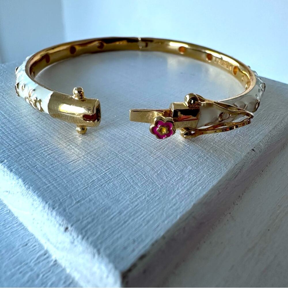 LAUREN G ADAMS - Stackable Desire hinged BANGLE bracelet, cream and gold - Picture 7 of 9